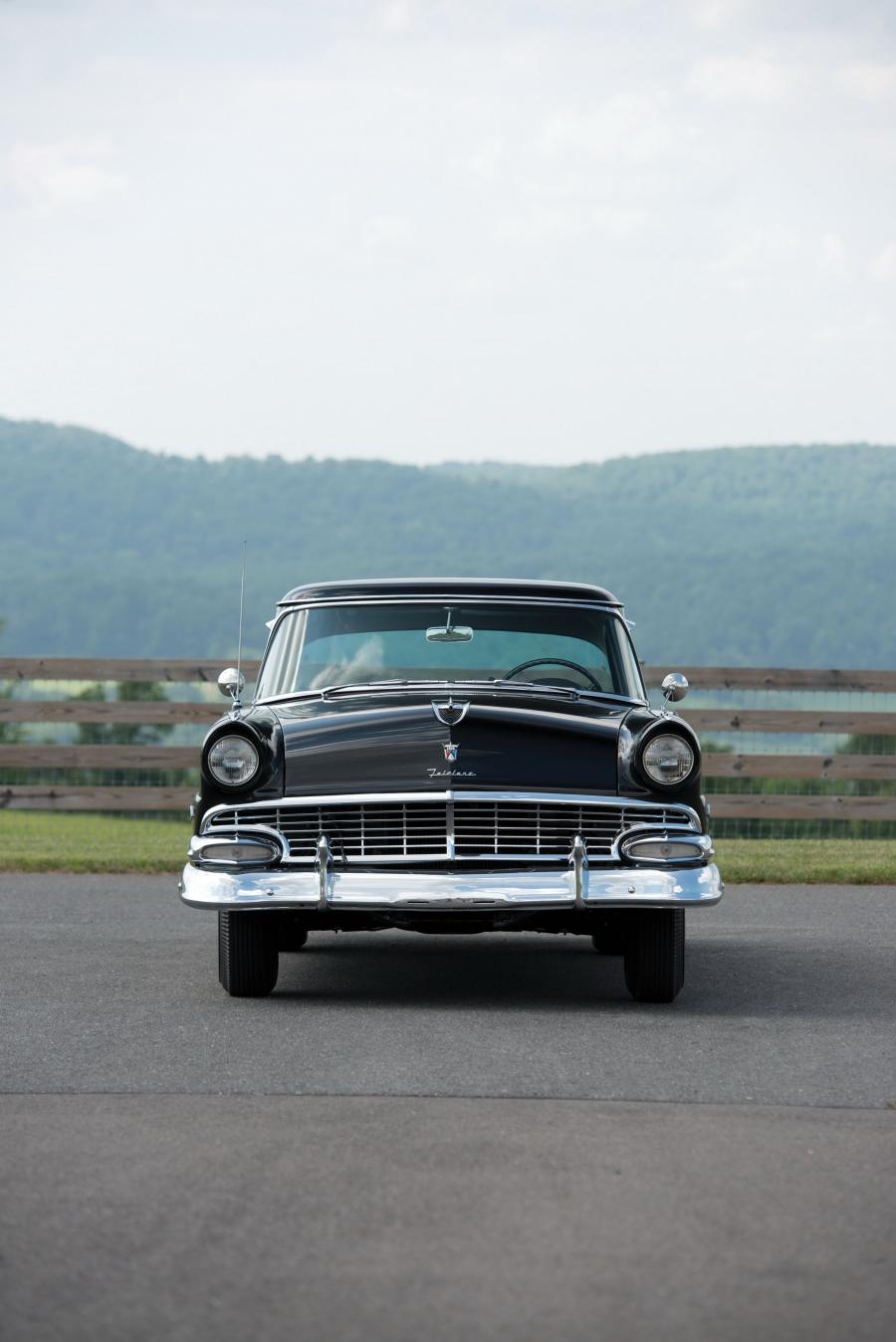  Ford Fairlane Club Sedan 1956 года  (фото 18 из 18)
